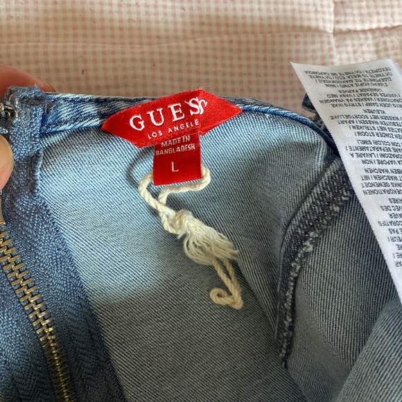 Guess - Picture 3 of 4